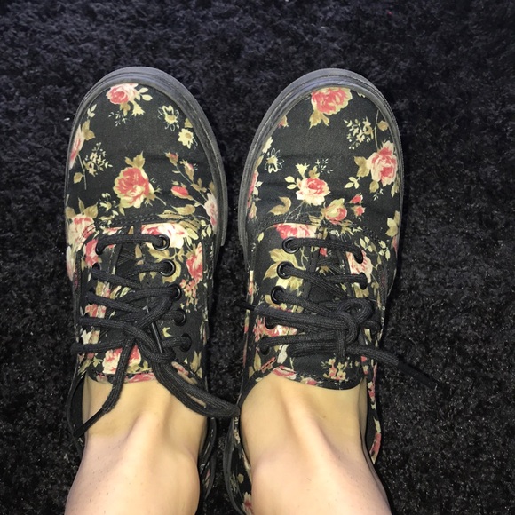 Vans Shoes - Vans black floral print